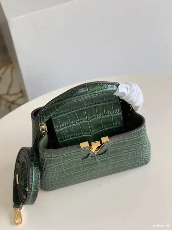 Frstbag ru VUITTON LOUIS MINI CAPUCINES 0510